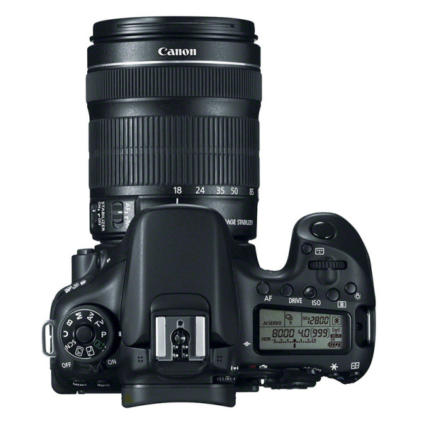 Цифровая фотокамера зеркальная Canon EOS 70D + объектив 18-135 IS STM c Wi-Fi